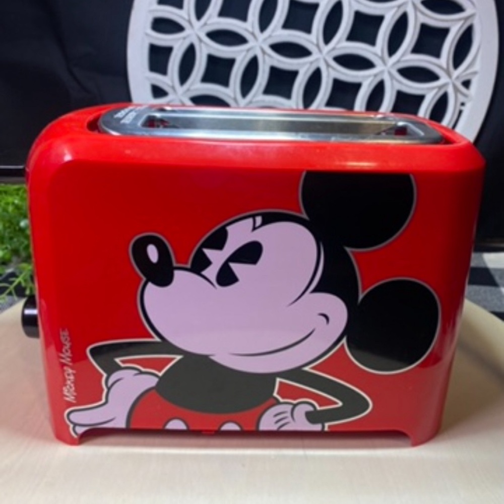Disney-Mickey Mouse 2-Slice Toaster Leaves Mickey Mouse‎ Imprint on Toast